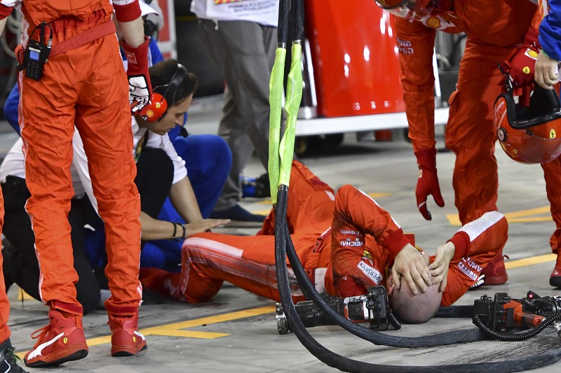 Francesco Cigarini má za sebou úspěšnou operaci po kuriózním zranění, které mu způsobil Kimi Räikkönen. Francesco Cigarini má za sebou úspěšnou operaci po kuriózním zranění, které mu způsobil Kimi Räikkönen.