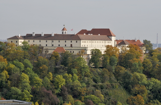 největším lákadlem je hrad Špilberk. největším lákadlem je hrad Špilberk.