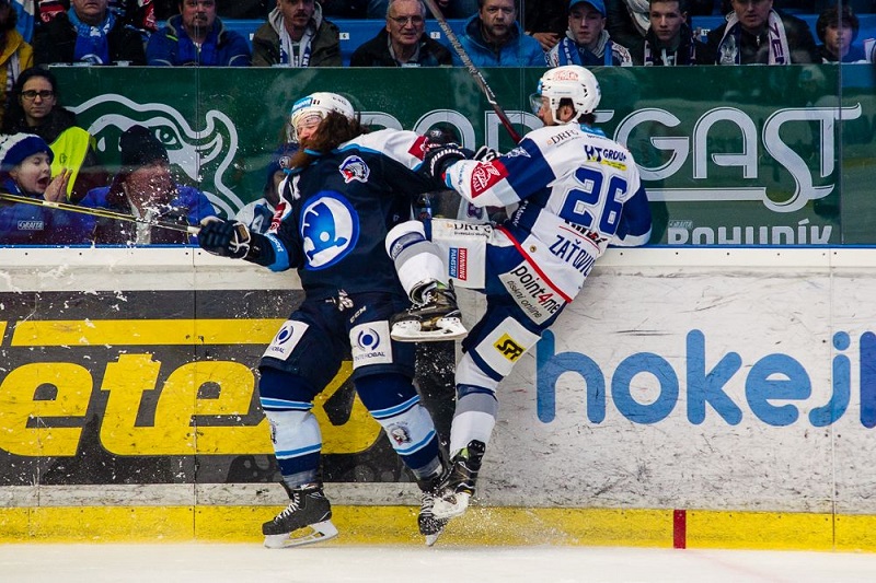 Plzeňský útočník Ryan Hollweg dostal třízápasový trest za bodnutí holí.