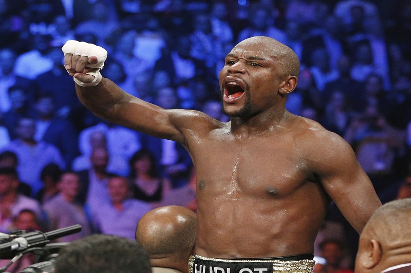 Floyd Mayweather se ocitl v ohrožení života, když na jeden z vozů jeho týmu vystřelil neznámý pachatel. Floyd Mayweather se ocitl v ohrožení života, když na jeden z vozů jeho týmu vystřelil neznámý pachatel.