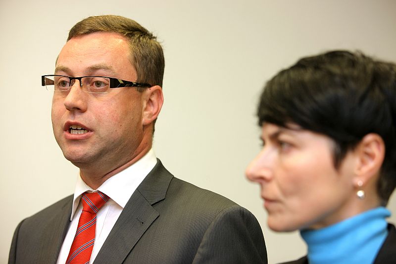 Nejvyšší státní zástupce Pavel Zeman a Lenka Bradáčová z Vrchního státního zastupitelství v Praze.