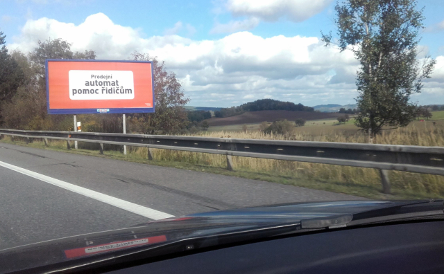 Na českých dálnicích je stále kolem 900 nelegálních billboardů (ilustrační foto).