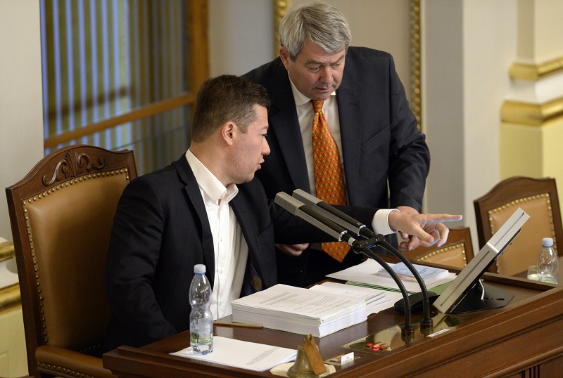 Lídři dvou stran, které by se s ANO mohly podílet na nové vládě. Zleva Tomio Okamura (SPD) a Vojtěch Filip (KSČM).