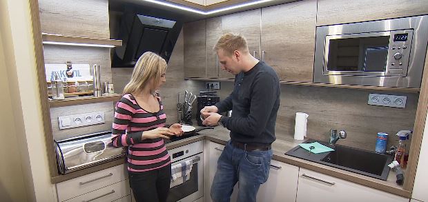 Barrandovští kutilové Adam a Lucie. Barrandovští kutilové Adam a Lucie.