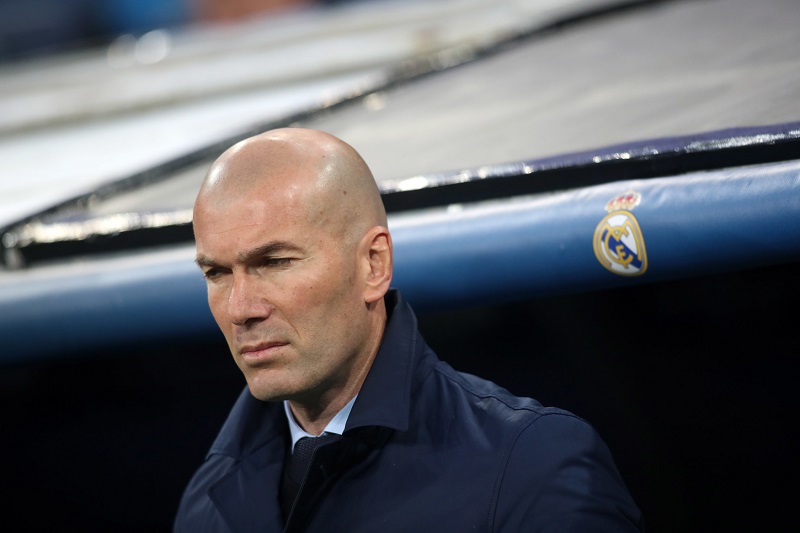 Kouč Realu Madrid Zinédine Zidane se zastal italského gólmana Gianluigiho Buffona. Kouč Realu Madrid Zinédine Zidane se zastal italského gólmana Gianluigiho Buffona.