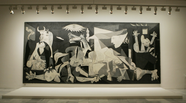 Jedno z nejznámějších pláten Pabla Picassa, rozměrný protiválečný obraz Guernica. 