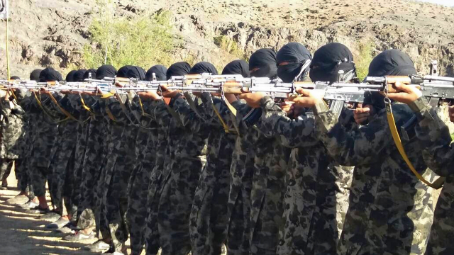 Taliban zabil osmnáct lidí a zmocnil se okresu v provincii Ghazní.