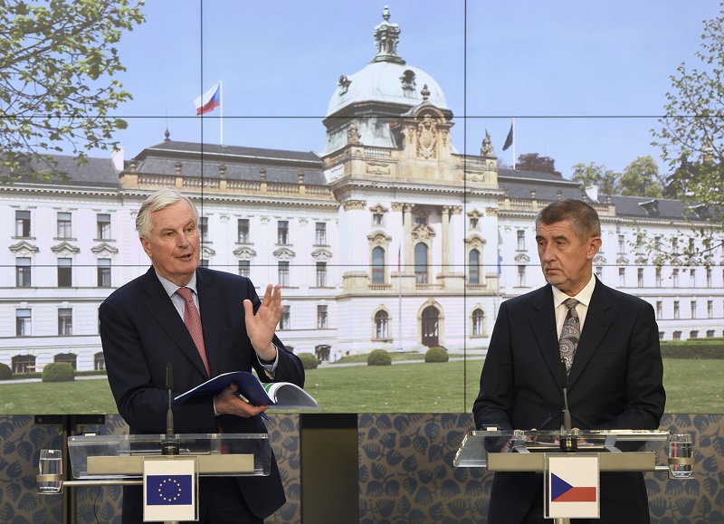 ČR navštívil Michel Barnier (vlevo), který vede za EU jednání o brexitu. Vpravo stojí premiér v demisi Andrej Babiš. ČR navštívil Michel Barnier (vlevo), který vede za EU jednání o brexitu. Vpravo stojí premiér v demisi Andrej Babiš.