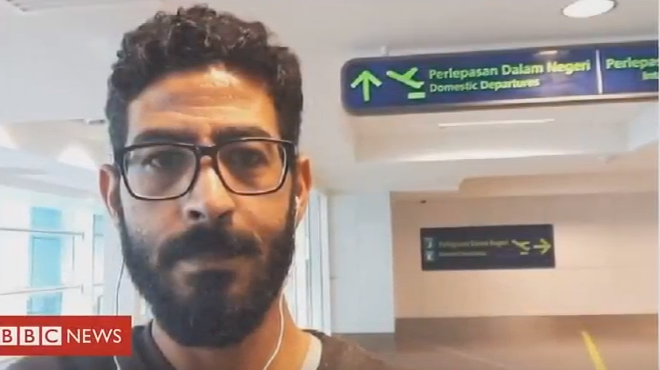 Syřan Hassan al-Kontar je už přes měsíc uvězněn na letišti v Kuala Lumpur.