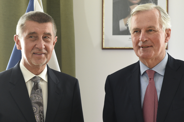 Zleva premiér v demisi Andrej Babiš a vyjednávač pro brexit Michel Barnier.
