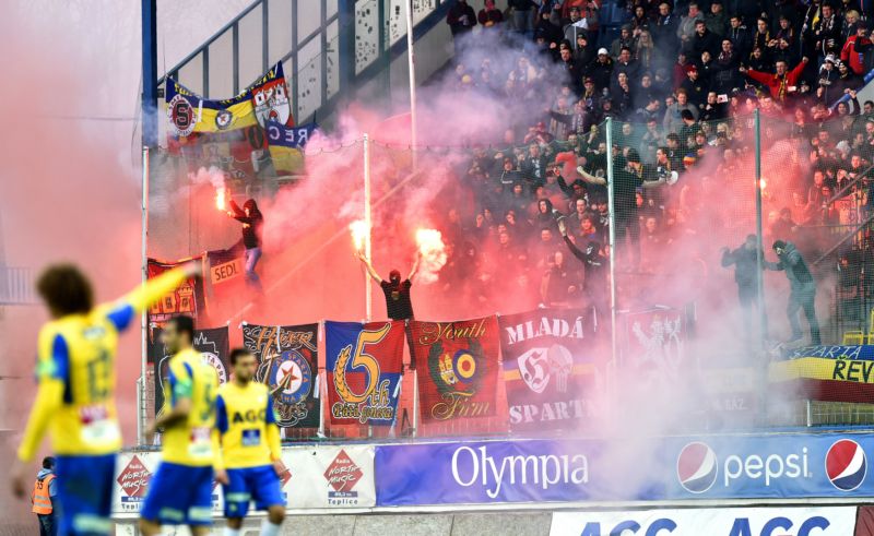 Sparťané v Teplicích s pyrotechnikou nešetřili.