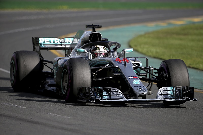 Úřadující šampion Lewis Hamilton vyhrál první trénink na Velkou cenu Číny.