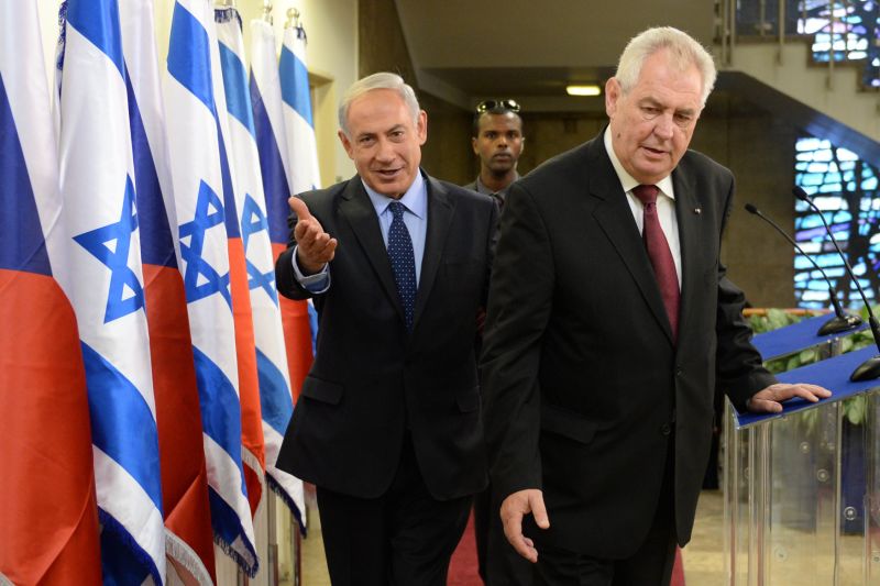 Izraelský premiér Benjamin Netanjahu (vlevo) a prezident Miloš Zeman (2013).