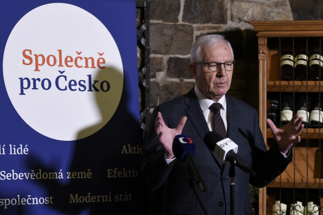 Neúspěšný kandidát na prezidenta Jiří Drahoš oznámil 20. března 2018 v Praze, že se bude ucházet o post senátora v Praze 4. Neúspěšný kandidát na prezidenta Jiří Drahoš oznámil 20. března 2018 v Praze, že se bude ucházet o post senátora v Praze 4.