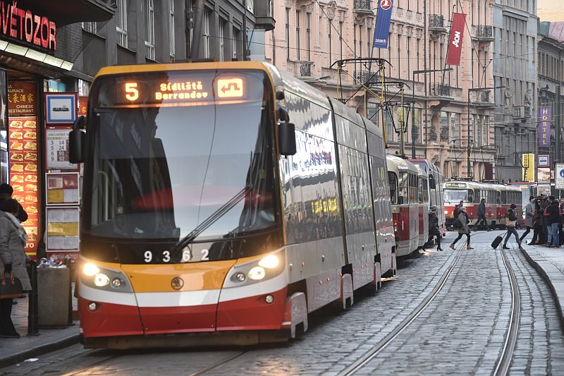 Od nedělních 04.30 do 18.00 bude v obou směrech přerušen provoz tramvají mezi zastávkami Lazarská - Jindřišská přes Václavské náměstí.