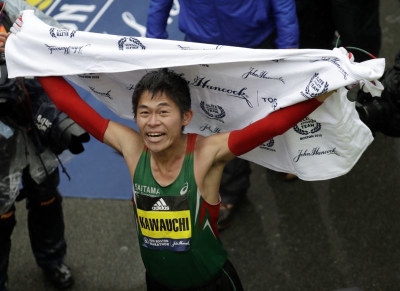 Kawauči si liboval v běhu za deště. Kawauči si liboval v běhu za deště.