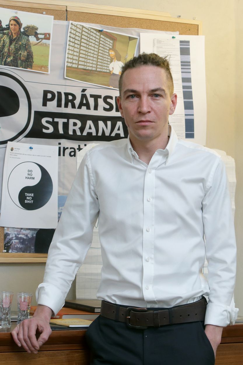 Šéf Pirátské strany Ivan Bartoš. Šéf Pirátské strany Ivan Bartoš.