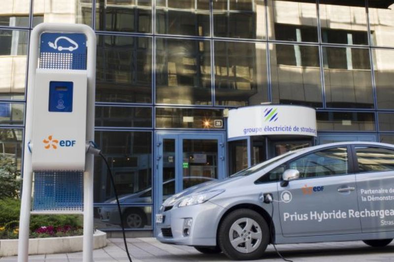 Podíl hybridů a elektromobilů bude sice stoupat, ale spalovací motor bude žít dál (ilustrační foto). 