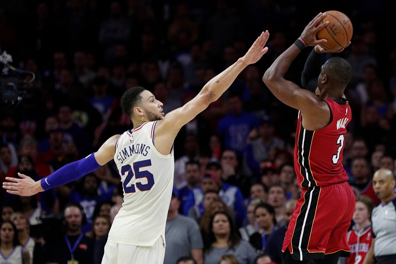 Basketbalový veterán Dwyane Wade pomohl Miami k důležité výhře nad Philadelphií. Basketbalový veterán Dwyane Wade pomohl Miami k důležité výhře nad Philadelphií.