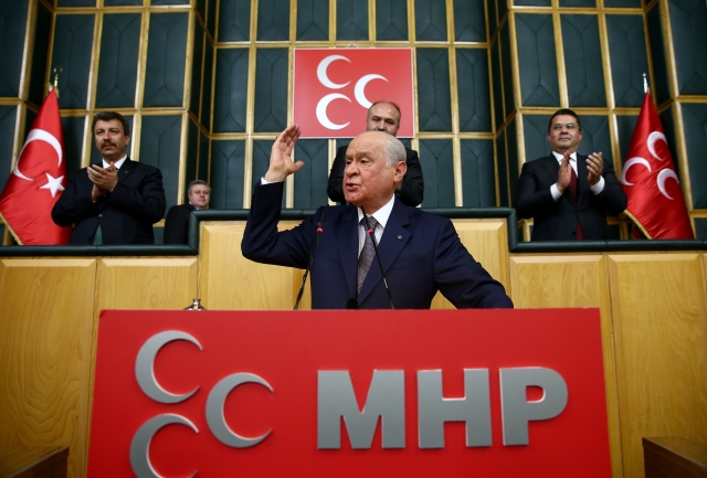Předseda turecké Strany národní akce (MHP) Devlet Bahçeli. Předseda turecké Strany národní akce (MHP) Devlet Bahçeli.