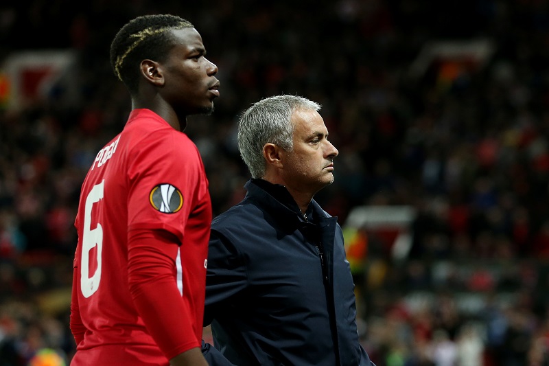 Portugalský trenér Jose Mourinho zařadil dle britských médií založníka Paula Pogbu na přestupní listinu. Opustí francouzský středopolař United? Portugalský trenér Jose Mourinho zařadil dle britských médií založníka Paula Pogbu na přestupní listinu. Opustí francouzský středopolař United?