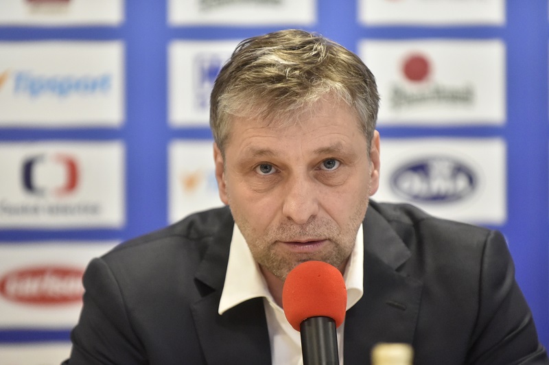 Reprezentační trenér Josef Jandač bude v příští sezoně trénovat v KHL. Reprezentační trenér Josef Jandač bude v příští sezoně trénovat v KHL.