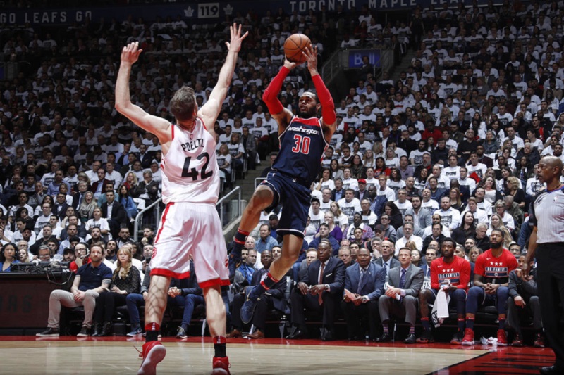 Basketbalisté Washingtonu prohráli v play-off s Torontem i podruhé.