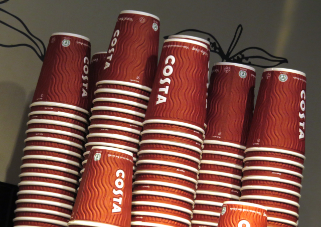 Kelímky Costa Coffee. 