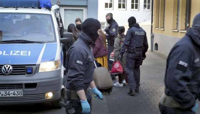 Policejní razie v Německu. Policejní razie v Německu.