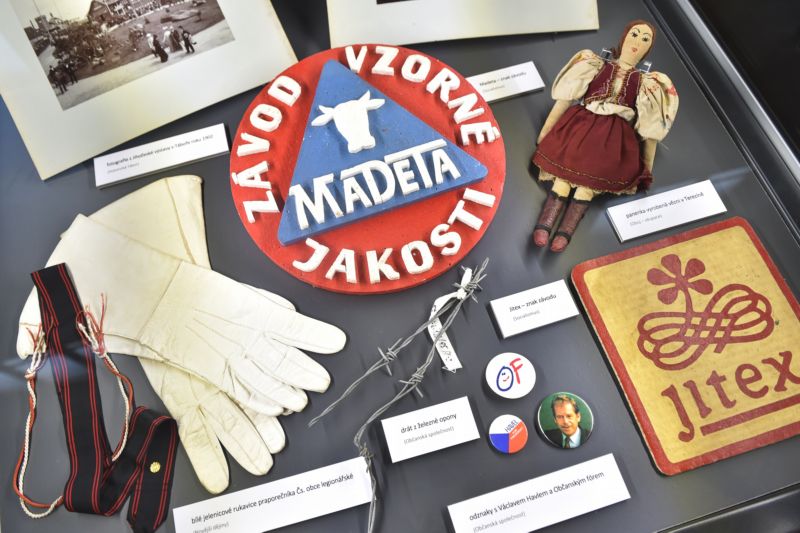 Výstava v gotickém sále staré radnice nabízí vybraný zlomek z 54 podsbírek a potrvá do 2. září. 