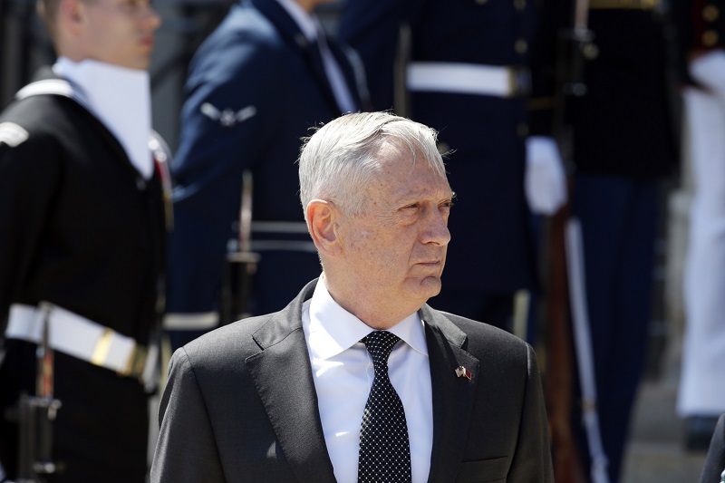 Americký ministr obrany Jim Mattis. Americký ministr obrany Jim Mattis.