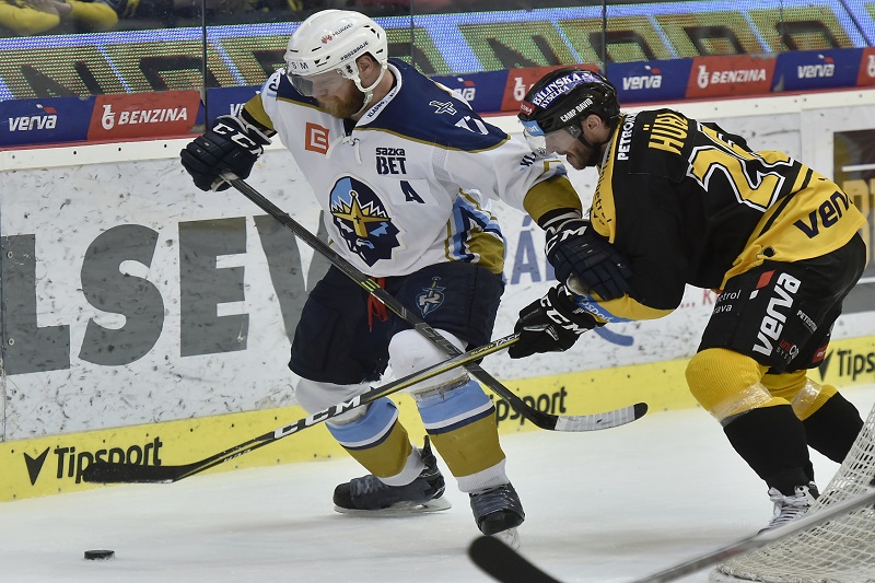 Kladenský obránce David Štich už v letošní baráži o hokejovou extraligu svým kolegům nepomůže.
