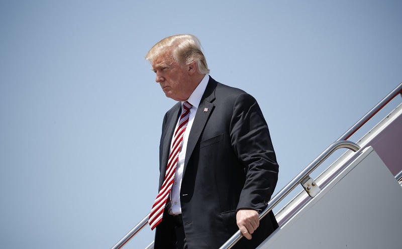 Mezi zažalovanými je také americký prezident Donald Trump.