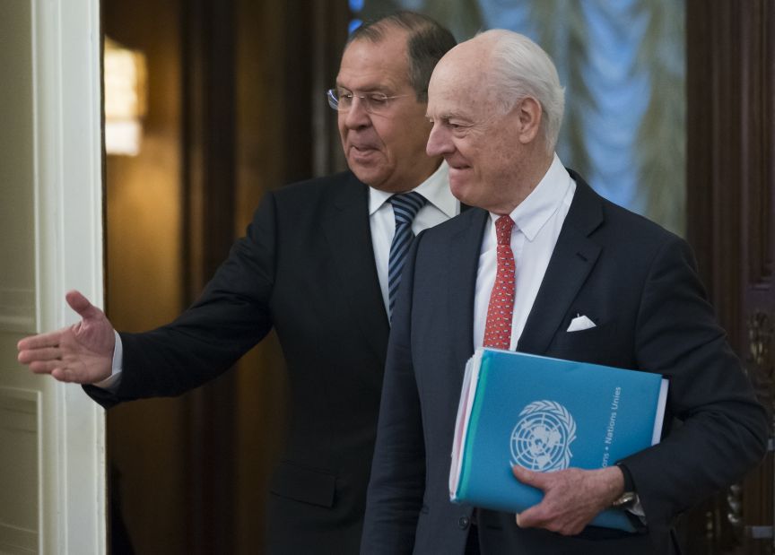 Ruský šéfdiplomat Sergej Lavrov (vlevo) a zvláštní zmocněnec OSN pro Sýrii Staffan de Mistura. Ruský šéfdiplomat Sergej Lavrov (vlevo) a zvláštní zmocněnec OSN pro Sýrii Staffan de Mistura.
