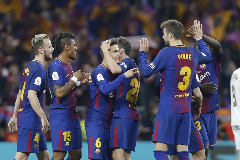 Čtvrtý triumf v řadě. Barca deklasovala Sevillu a vyhrála ligový pohár.
