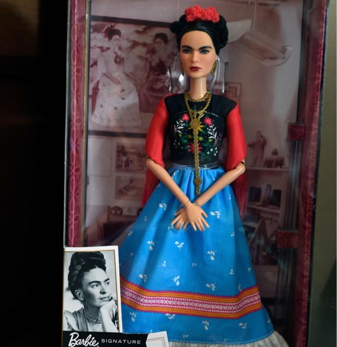Barbie znázorňující malířku Kahlovou se nesmí prodávat. Barbie znázorňující malířku Kahlovou se nesmí prodávat.