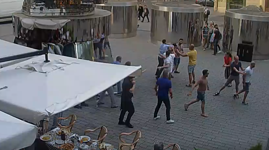 Momentka z rvačky. Momentka z rvačky.