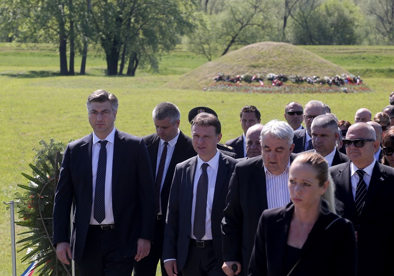 Uctění památky bývalého koncentračního tábora Jasenovac.