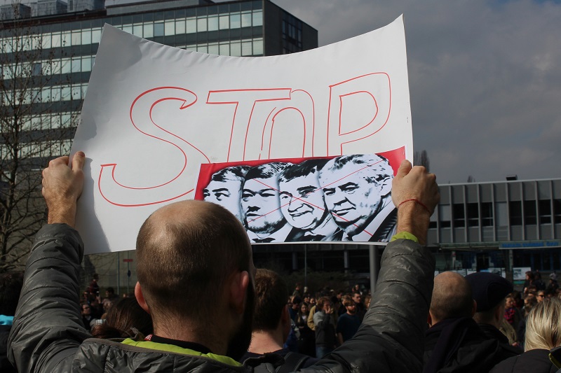 Protestní akce vysokoškoláků na obranu společenských a ústavních hodnot v ČR. Protestní akce vysokoškoláků na obranu společenských a ústavních hodnot v ČR.
