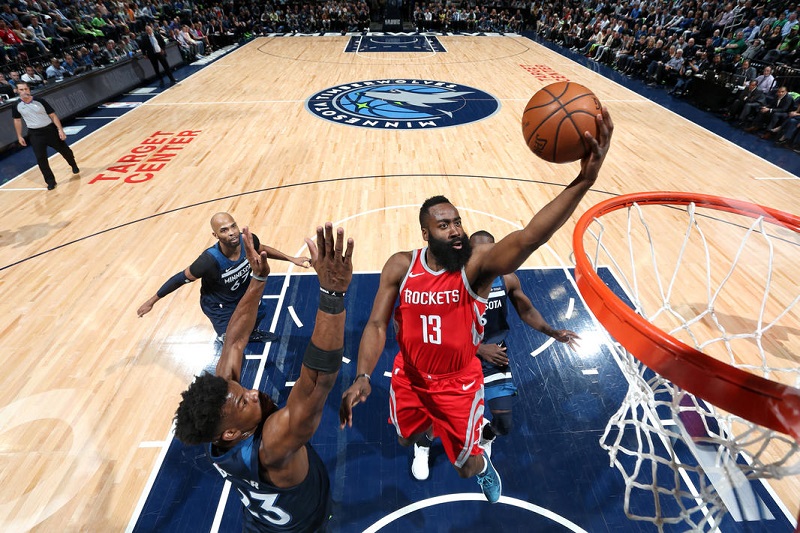Basketbalisté Houtonu zvítězili v Minnesotě a ujali se vedení 3:1 v sérii.