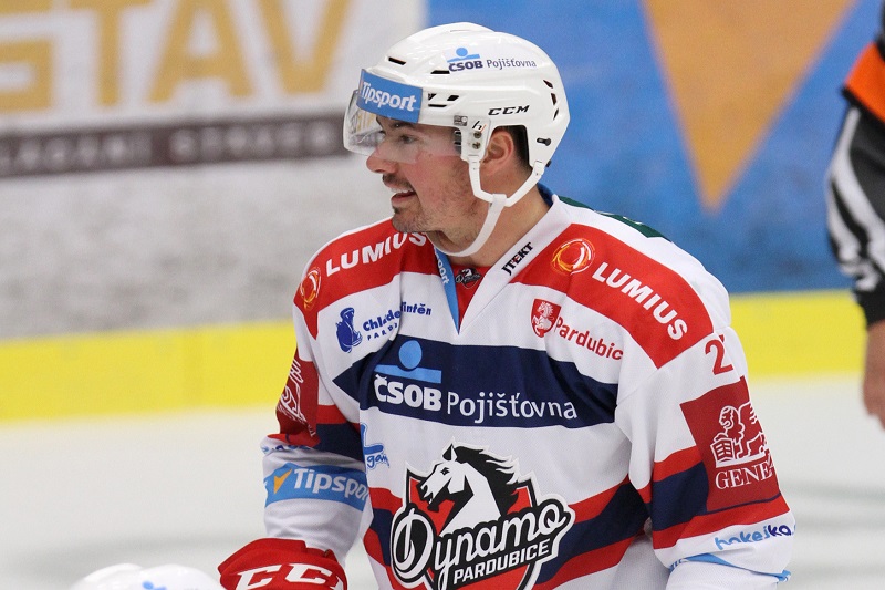 Kanadský obránce Ty Wishart prodloužil smlouvu s extraligovými Pardubicemi. Kanadský obránce Ty Wishart prodloužil smlouvu s extraligovými Pardubicemi.