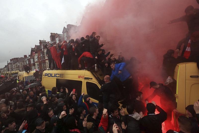 V liverpoolských ulicích to během semifinálového zápasu Ligy mistrů pořádně vřelo. V liverpoolských ulicích to během semifinálového zápasu Ligy mistrů pořádně vřelo.