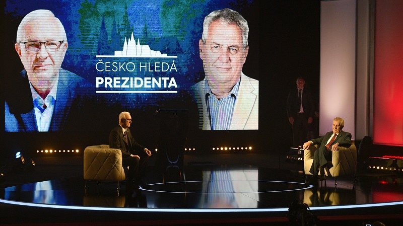 Jiří Drahoš a Miloš Zeman během televizní předvolební debaty.