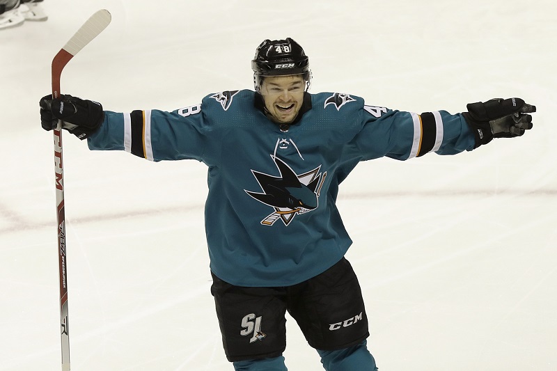 Trenér San Jose Peter DeBoer si myslí, že se Tomáš Hertl může posunout na ještě vyšší úroveň. Trenér San Jose Peter DeBoer si myslí, že se Tomáš Hertl může posunout na ještě vyšší úroveň.