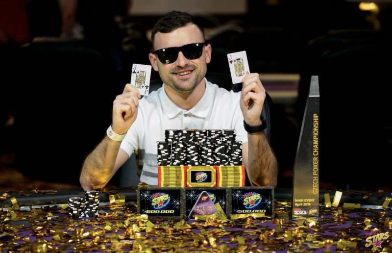 Poker už zná svého mistra ČR: je jím Ukrajinec Raul Gusyev.
