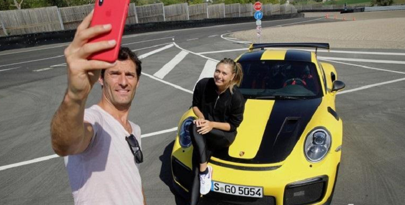 Tenistka Maria Šarapovová a bývalý jezdec F1 Mark Webber. 