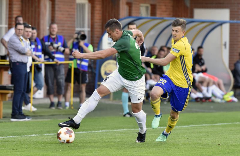 Zlínští fotbalisté v pohárovém zápase proti Jablonci. 