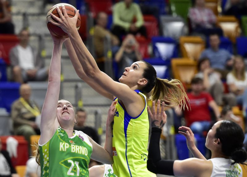 Basketbalistky USK Praha v prvním finále ligy porazily Brno. 