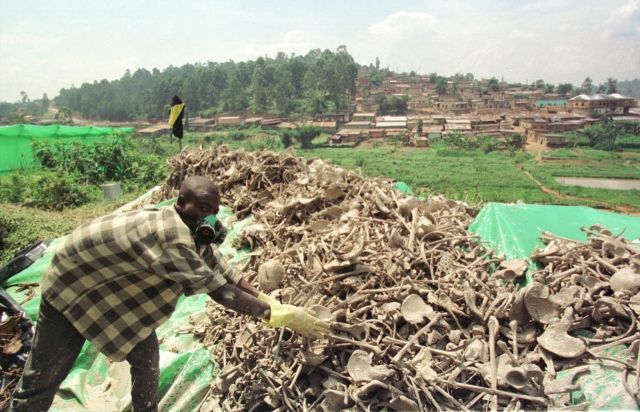 Ve Rwandě objevili čtyři masové hroby nejspíš z období genocidy (ilustrační foto). Ve Rwandě objevili čtyři masové hroby nejspíš z období genocidy (ilustrační foto).