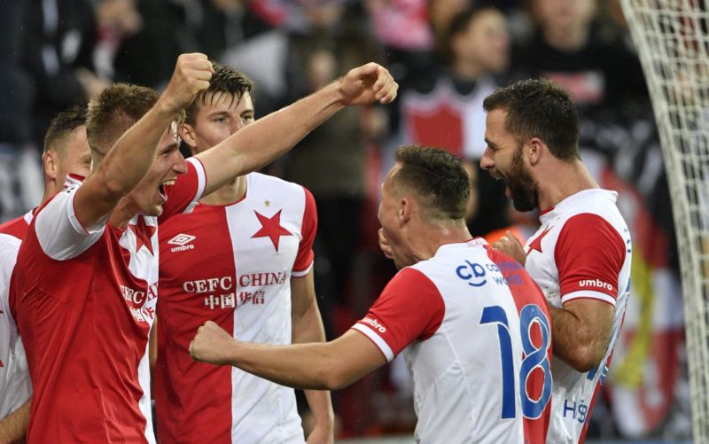 Fotbalisté Slavie stále bojují o úspěch na dvou frontách zároveň. Fotbalisté Slavie stále bojují o úspěch na dvou frontách zároveň.